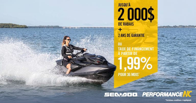 une femme qui conduit une motomarine Sea-Doo RXP 300 2023