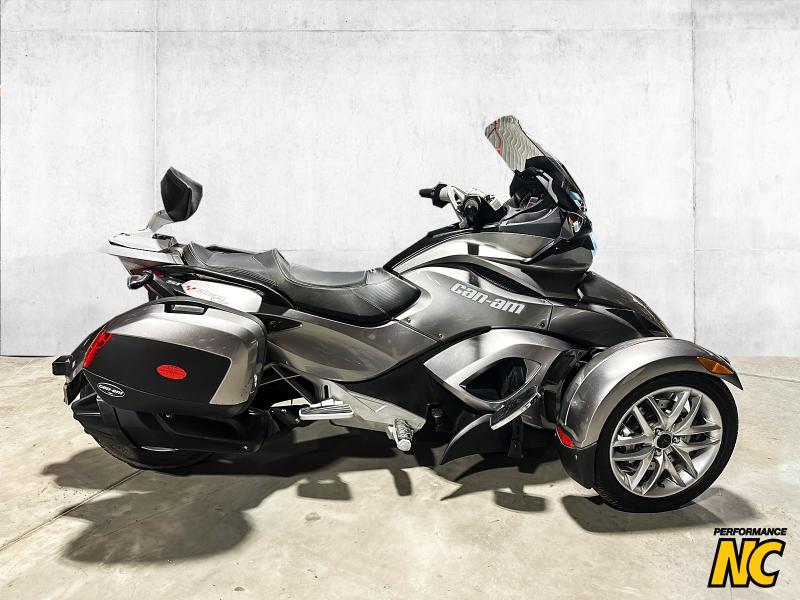 Spyder CAN-AM SPYDER ST SM5 2013