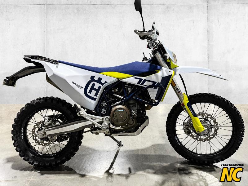 Moto HUSQVARNA Enduro 701 2022
