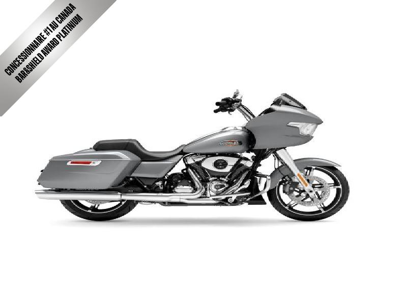 Moto Harley-Davidson Road Glide / fini chrome 2025