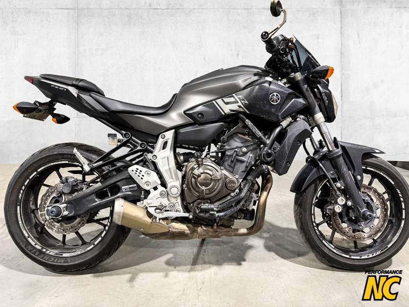 Moto Yamaha FZ-07 2015