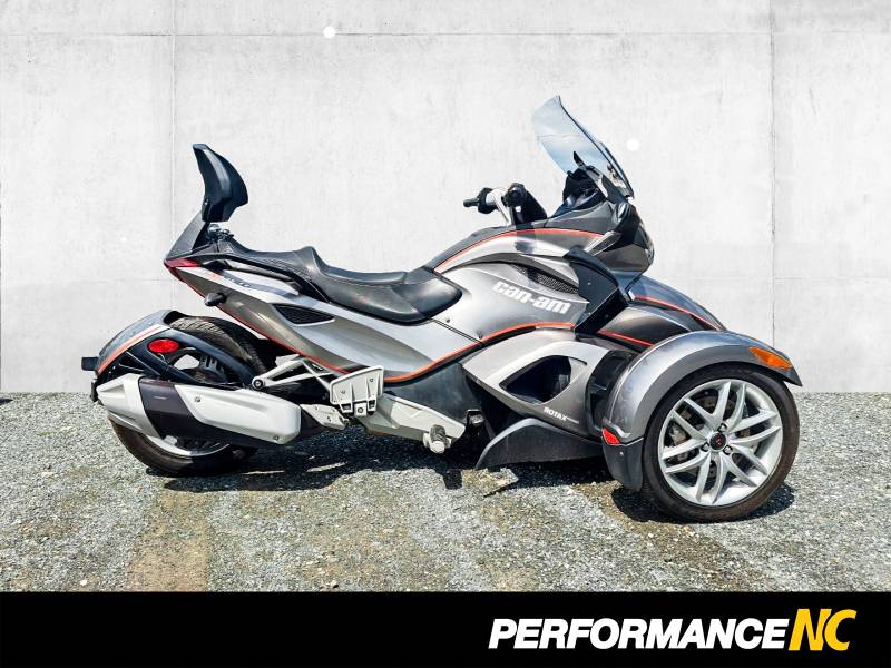 Spyder CAN-AM SPYDER ST SM5 2013