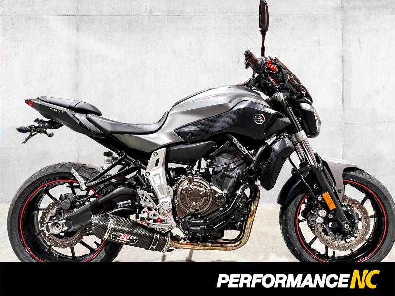 Moto Yamaha FZ-07 2015