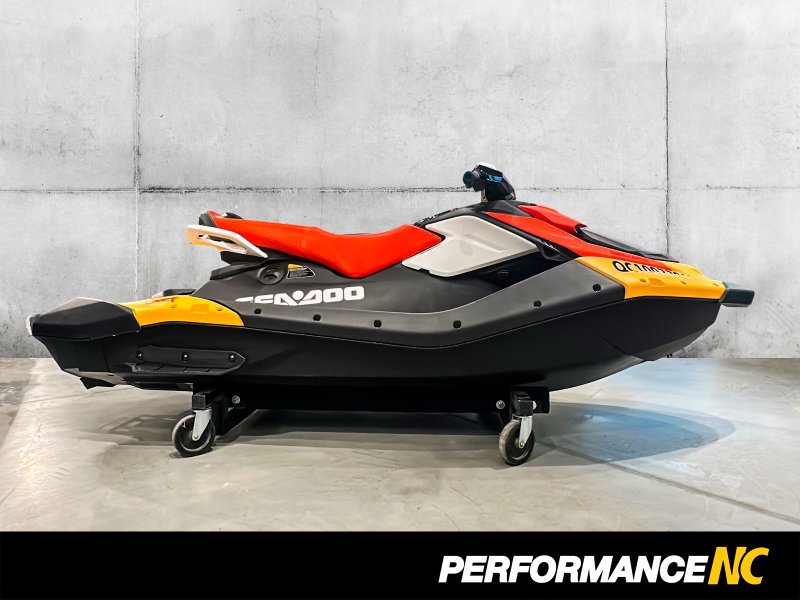 Motomarine SEA-DOO Spark 3 900 ACE - 90 2025